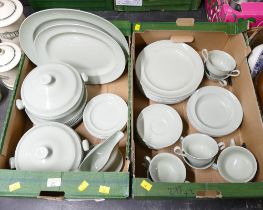 Set of Spode Flemish green dinnerware, ashettes, tureens, dinner plates,