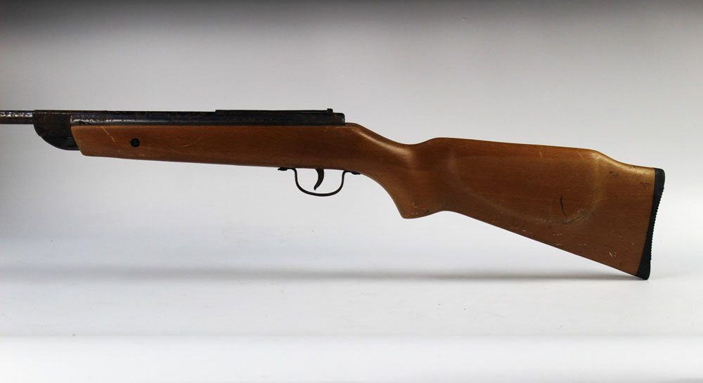 A Diana G44 cal 22 break barrel air rifle, no visible serial number.