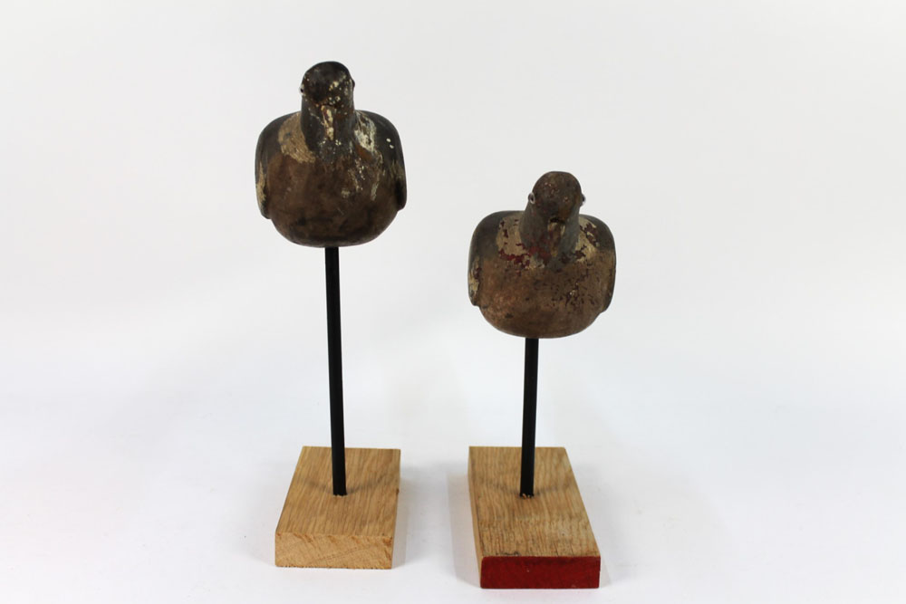 A pair of early 20th century wooden pigeon decoys, in the manner of Francis Rolph of Lakenheath, - Image 3 of 8