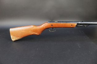 A Milbro Model 16 cal 177 break barrel air gun, no visible serial number.