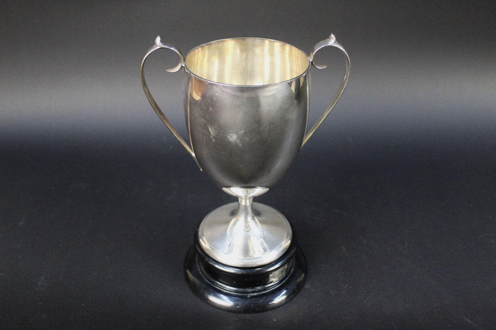 A silver plated hound trailing trophy by Walker & Hall Sheffield, - Image 3 of 3