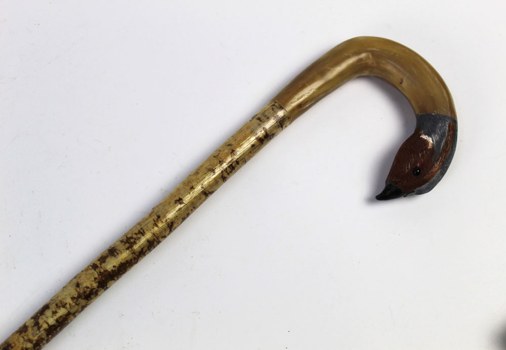 A walking stick with carved tup horn handle in the form of a grey partridge, length 118 cm. - Image 2 of 3