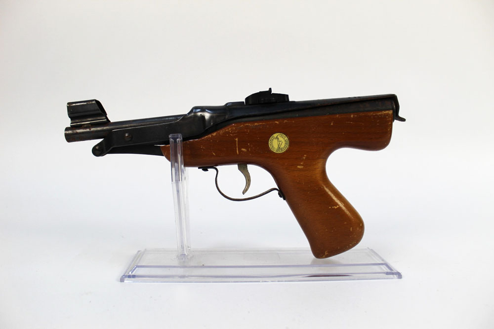 A Diana Series 70 Mk 4 overlever air pistol, cal 177, no visible serial number.