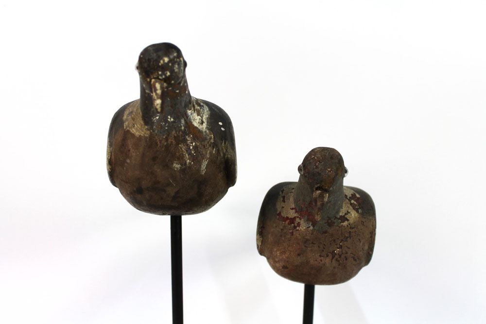 A pair of early 20th century wooden pigeon decoys, in the manner of Francis Rolph of Lakenheath, - Image 6 of 8