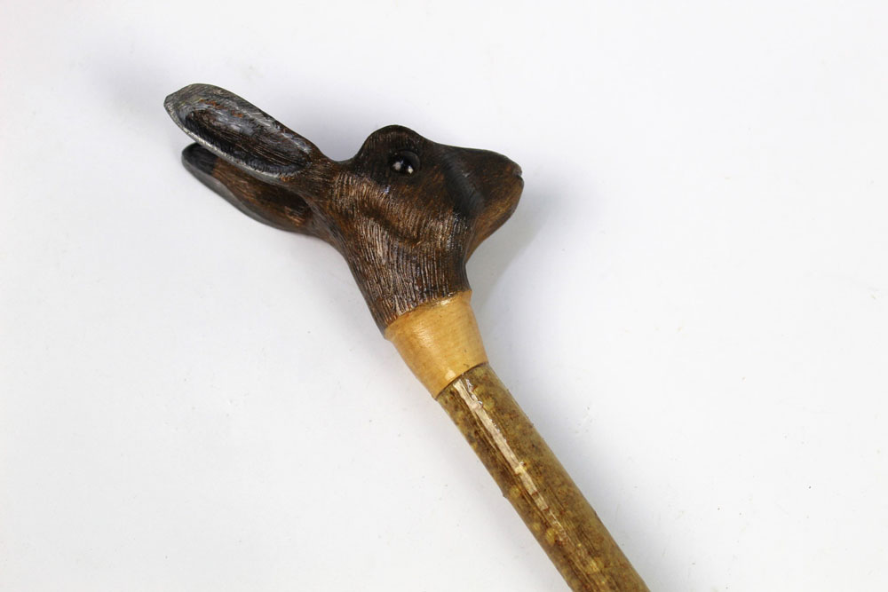 A walking stick with carved wooden handle in the form of a hare, length 127 cm. - Image 2 of 2