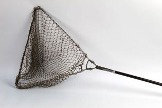 A vintage Hardy landing net, with wooden shaft, head width 47 cm.