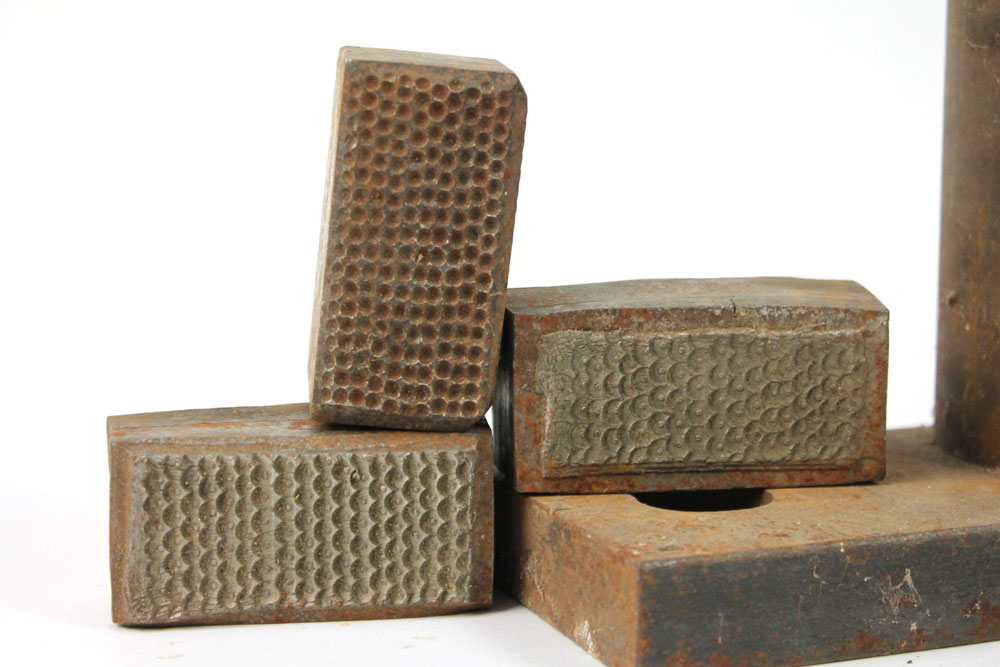 A vintage fishing spoon press, with three blocks for different patterned scales, - Image 2 of 2