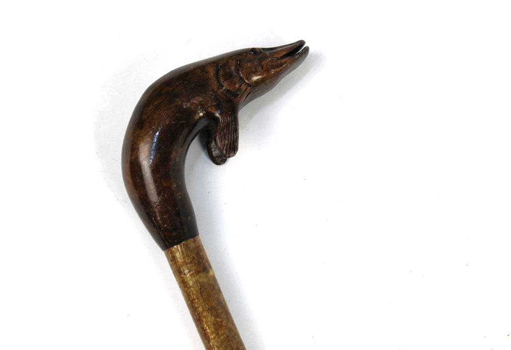 A walking stick with carved wooden handle in the form of a pike, length 124 cm.