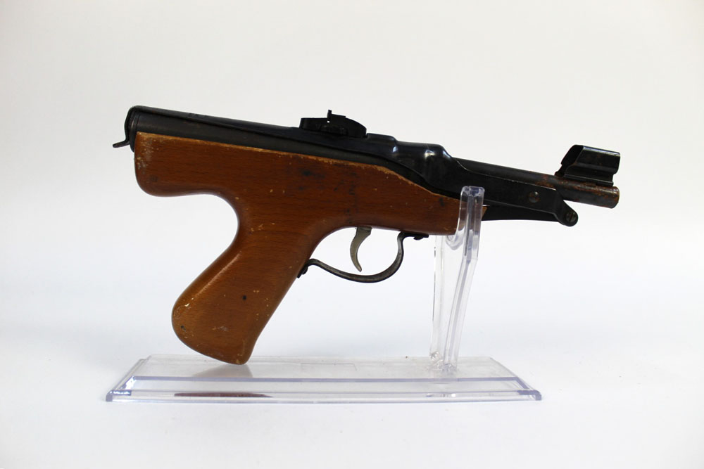 A Diana Series 70 Mk 4 overlever air pistol, cal 177, no visible serial number. - Image 2 of 4