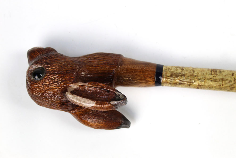 A walking stick with carved wooden handle in the form of a hare, length 127 cm. - Image 2 of 3