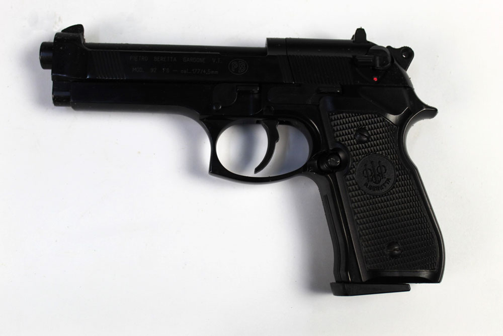 An Umarex Beretta Model 92 cal 177 air pistol, with case, magazine etc. Serial No. H22826144. - Image 2 of 3