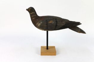 An early 20th century wooden pigeon decoy in the manner of Trulock & Harris, beak to tail +/- 39 cm.
