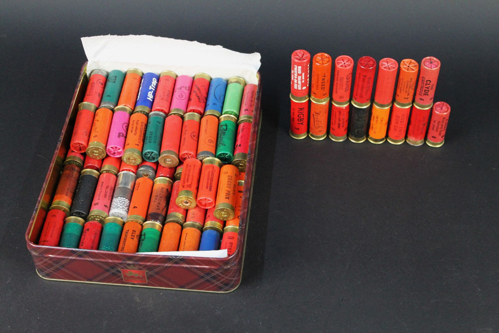 A box of eighty 12 bore shotgun collectors cartridges,