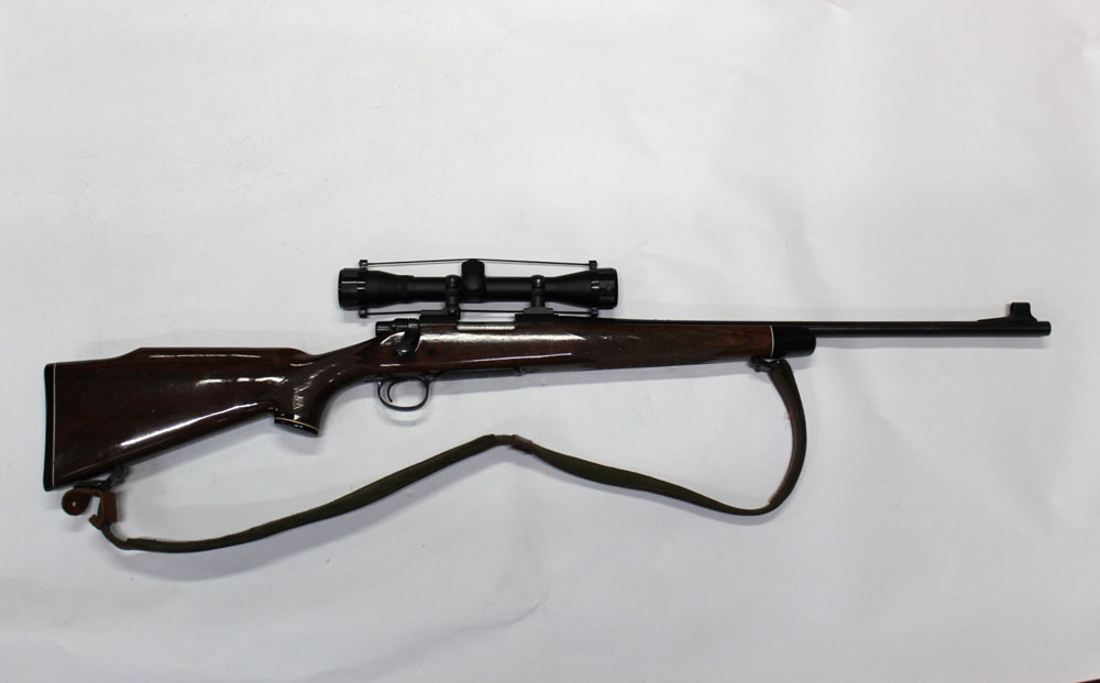 A Remington Model 700 possibly Deluxe cal 243 bolt action rifle, - Image 2 of 5