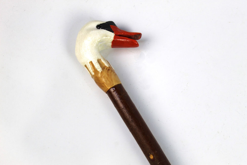 A walking stick with carved wooden handle in the form of a swan, length 124 cm. - Image 2 of 2