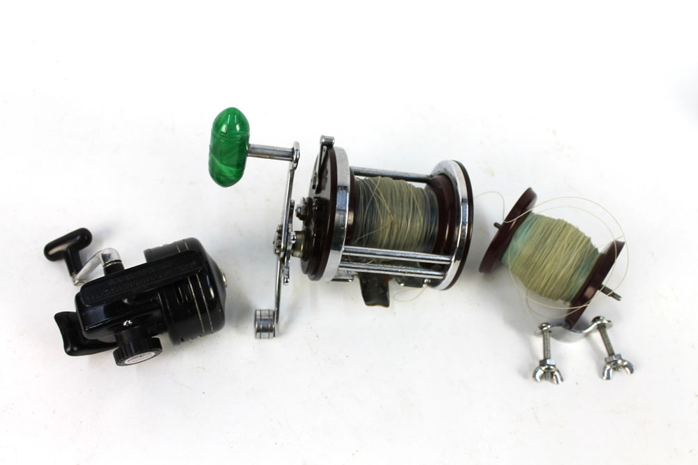 A Pen Jig Master multiplier, boxed with lube, together with a Daiwa No 9550 spin casting reel. - Image 2 of 3