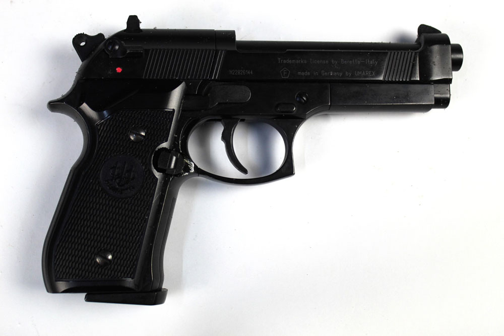 An Umarex Beretta Model 92 cal 177 air pistol, with case, magazine etc. Serial No. H22826144. - Image 3 of 3