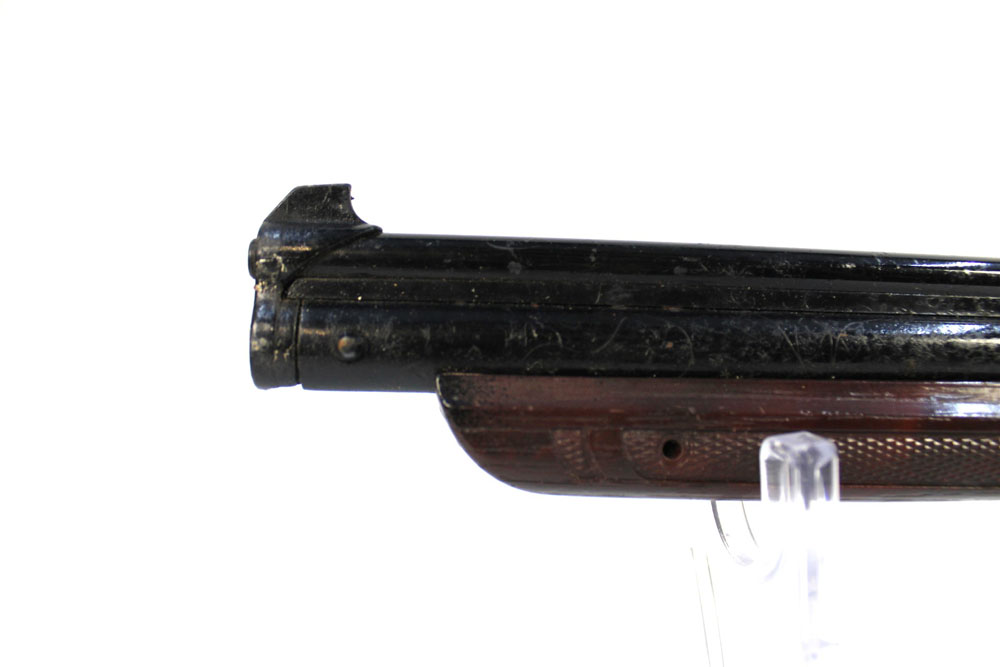 A Crossman Medalist cal 177 pump up air pistol, no visible serial number. - Image 2 of 7