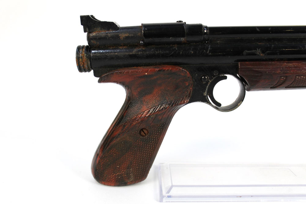 A Crossman Medalist cal 177 pump up air pistol, no visible serial number. - Image 7 of 7