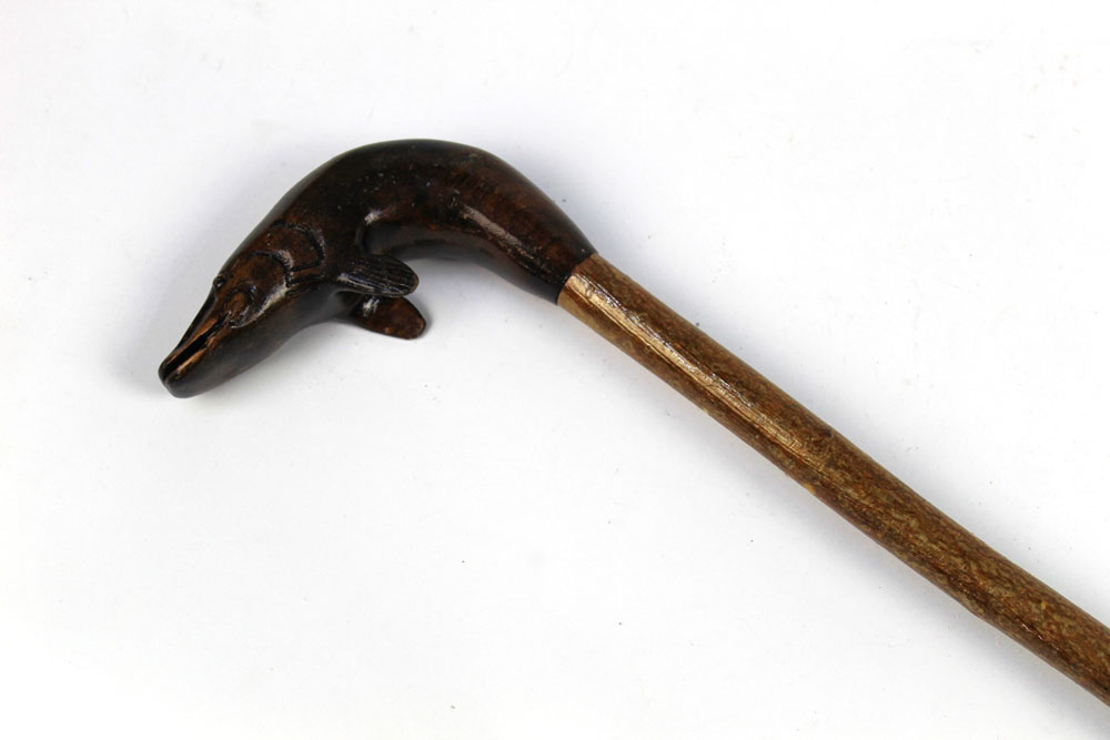 A walking stick with carved wooden handle in the form of a pike, length 124 cm. - Image 2 of 2