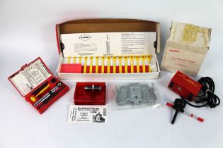 A set of Lyman 375 H & H Magnum reloading kit, a Vibrashine electric powder trickler,