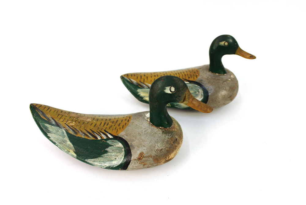 A pair of 20th century decoy ducks, beak to tail 37 cm. - Image 2 of 4