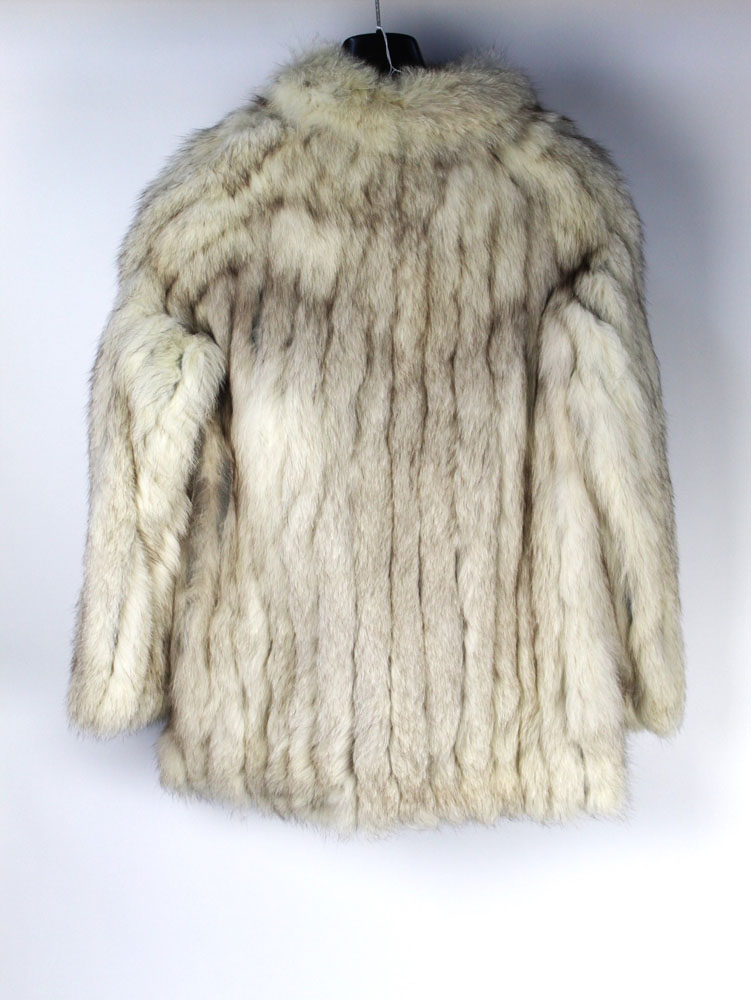 Taxidermy - A Saga fox vintage fur coat, length +/- 74 cm, armpit to armpit +/- 50 cm. - Image 2 of 2