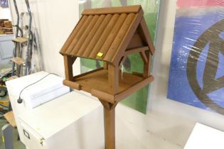 Wooden garden birdhouse feeder