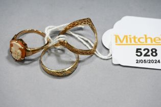 Three 9 ct gold rings, weight 4.