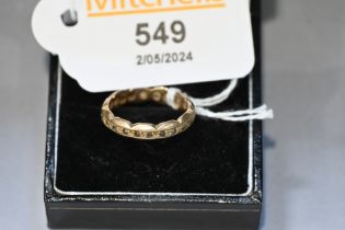 9 ct gold ring, size N, weight 2.