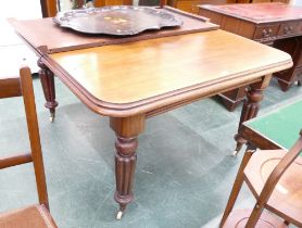 Victorian extending dining table with single leaf