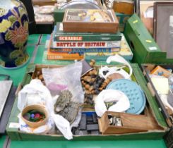 Vintage games, Battle of Britain, Cluedo, Totopoly and box of chess pieces, indoor bowls,