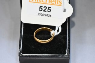 22 ct gold band, weight 3.