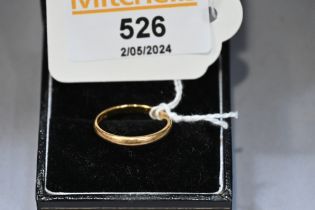 22 ct gold band, weight 2.