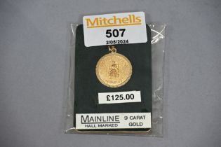 9 ct gold zodiac pendant, Aquarius, weight 2.