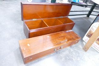 Rectangular mahogany case with brass handle, height 12 cm, width 84.5 cm, depth 23.