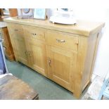 Modern quality oak sideboard, height 100 cm, width 170 cm,