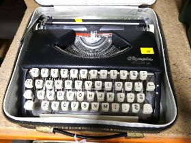 Olympia Splendid 66 cased portable typewriter
