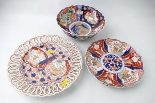 Two Oriental plates and bowl