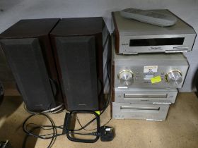 Technics mini hi-fi stereo stacking system including amplifier Model SEHD560 and pair of speakers
