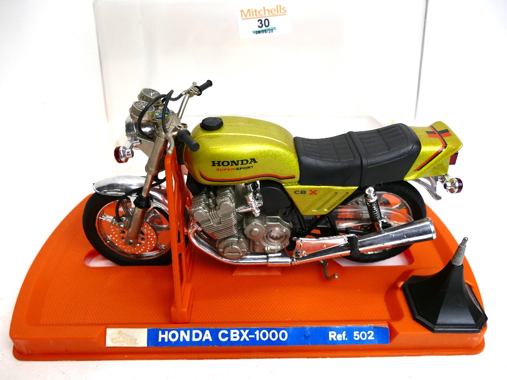 Four Guiloy 1:10 scale motorbike models - Image 4 of 5