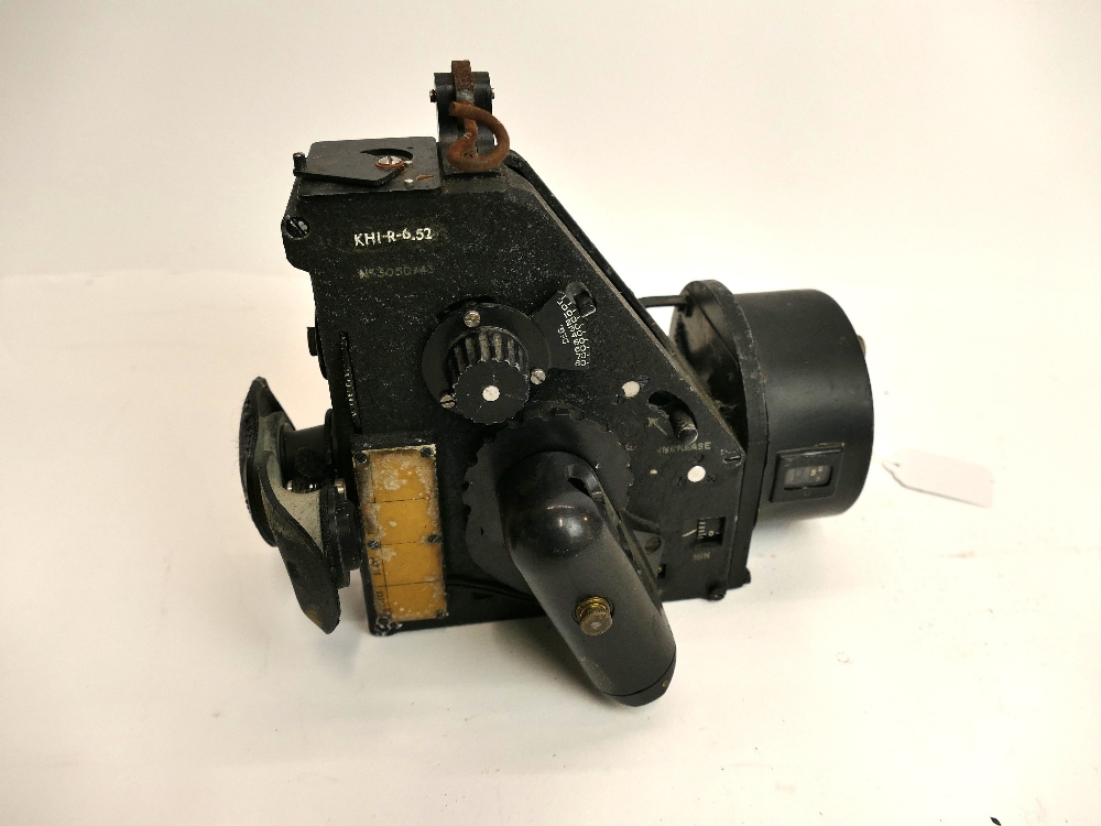 RAF Bubble Sextant Mark 1XBM with case N - Image 7 of 7