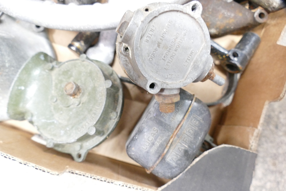 Box of vintage/classic car parts, possib - Image 2 of 5