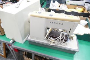 Singer 447 sewing machine in case
