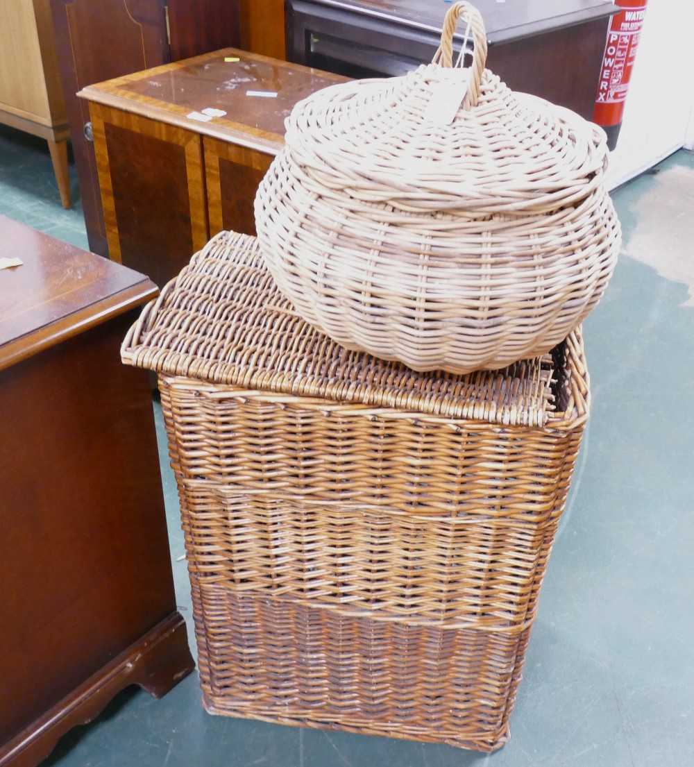 Wicker laundry basket and similar tub