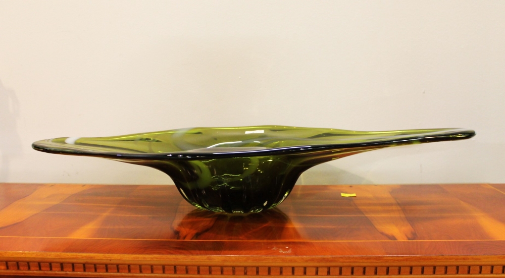 Oval green Art Glass table centre bowl, - Bild 2 aus 3