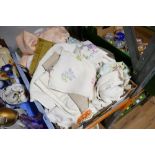 Box of embroidered linen and crocheted pieces, tablecloths, dollies, napkins,