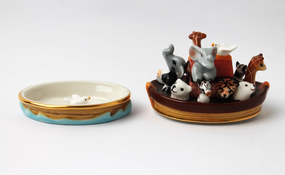 Bundle of First Day Covers, Orchid Noah's Ark form porcelain miniature pin container, - Image 4 of 6