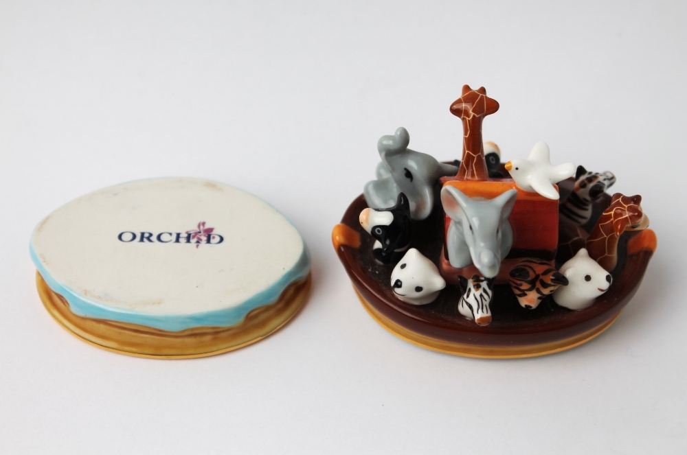 Bundle of First Day Covers, Orchid Noah's Ark form porcelain miniature pin container, - Image 6 of 6