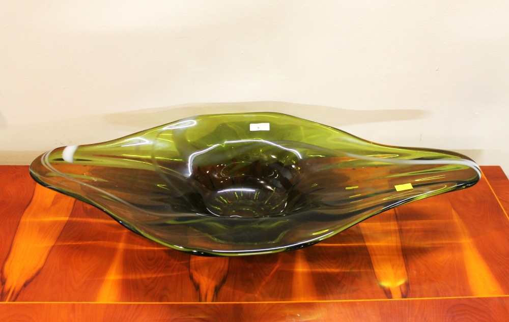 Oval green Art Glass table centre bowl, - Bild 3 aus 3